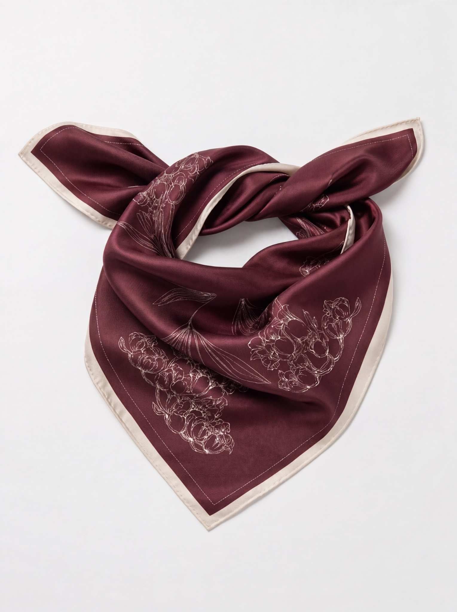 Mörk röd scarf med blommor i silke